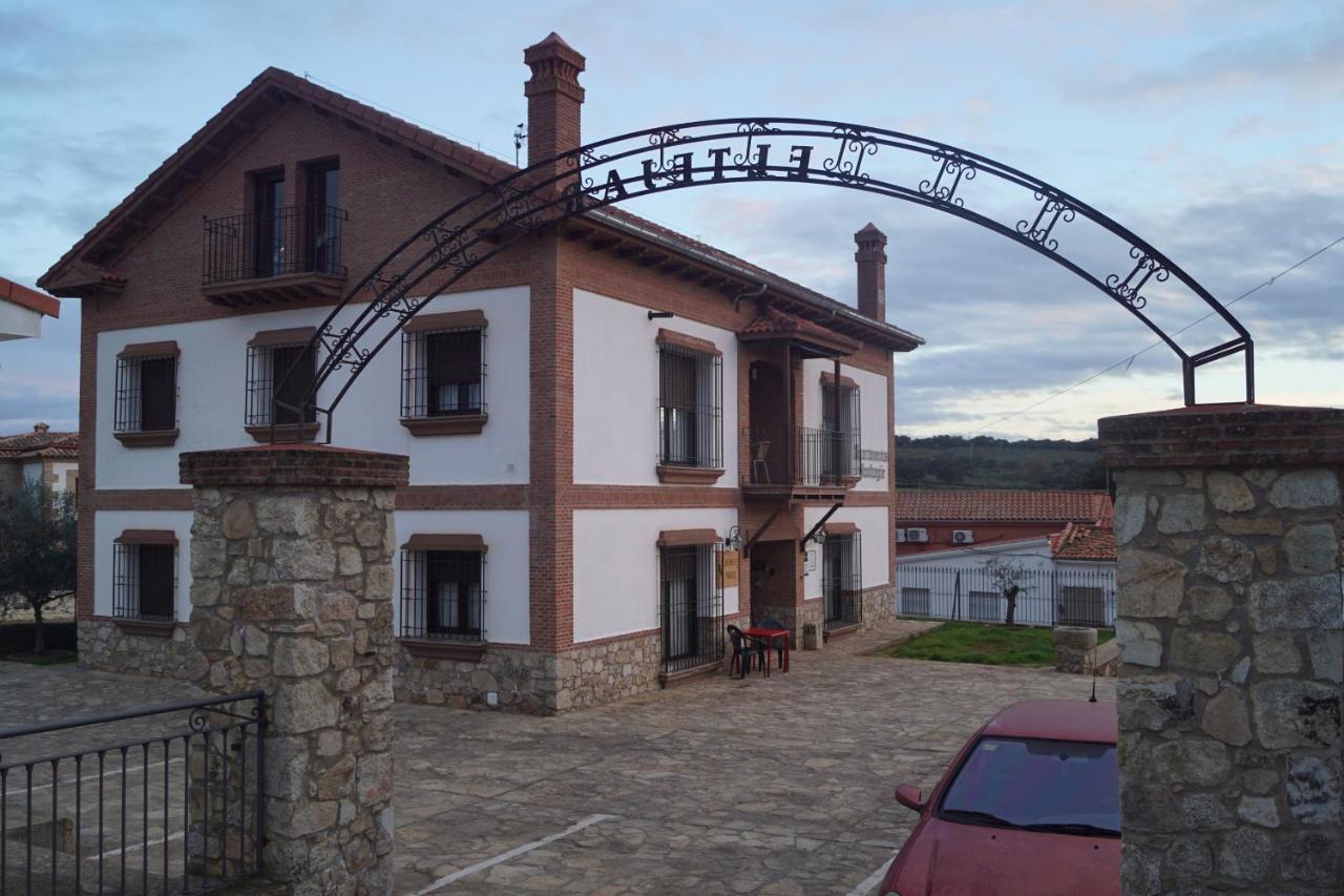 Torrejón el Rubio Apartamentos Rurales Monfraguee מראה חיצוני תמונה