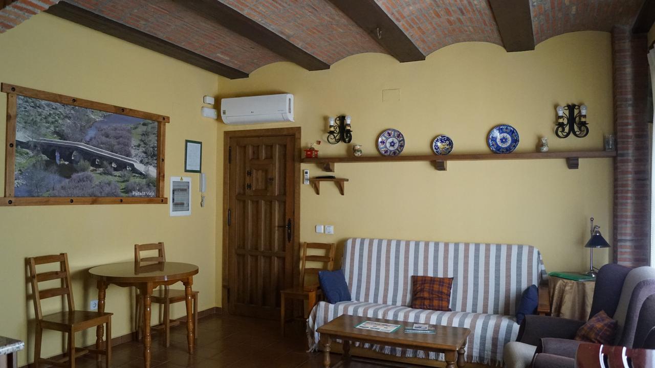 Torrejón el Rubio Apartamentos Rurales Monfraguee מראה חיצוני תמונה