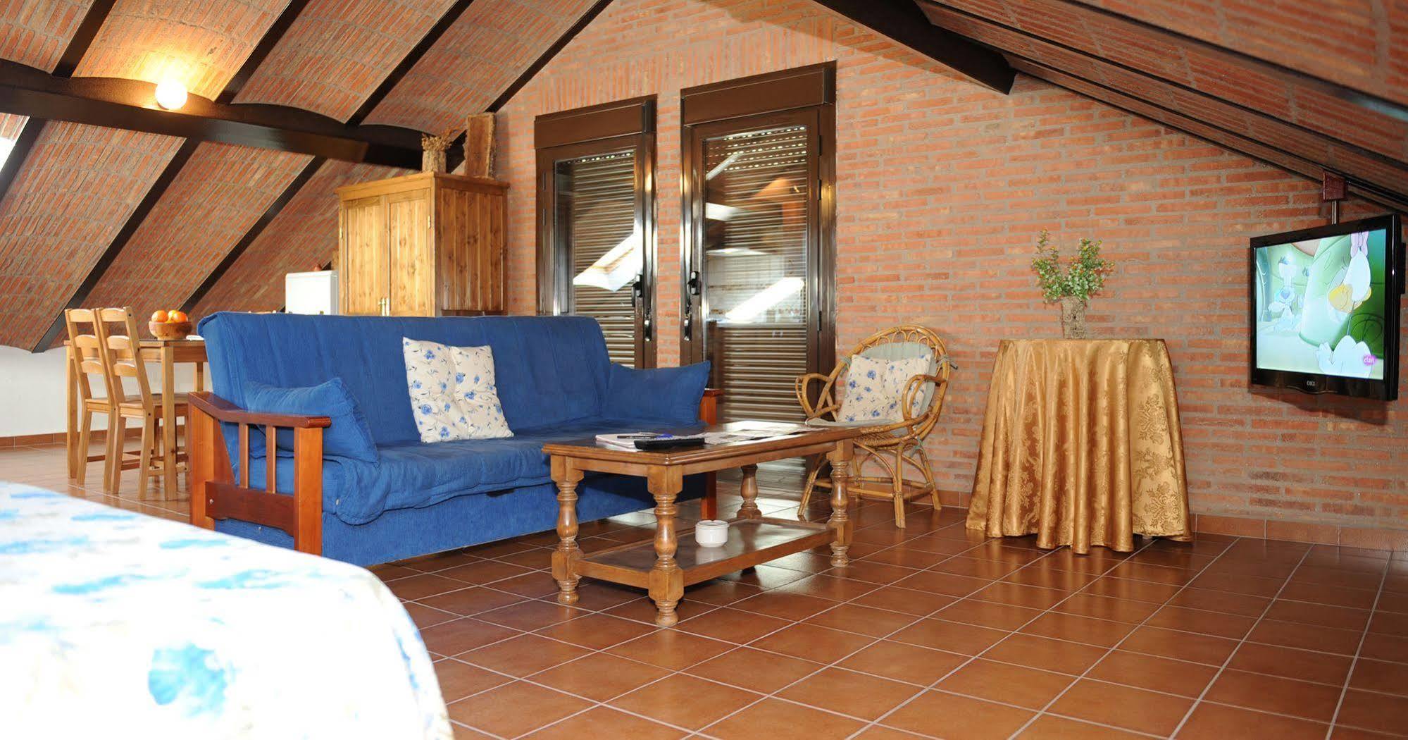 Torrejón el Rubio Apartamentos Rurales Monfraguee מראה חיצוני תמונה